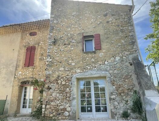 la tour d'aigues immobilier